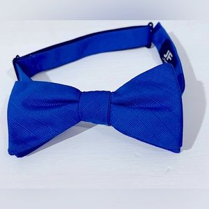 NWOT Pre-tied bow